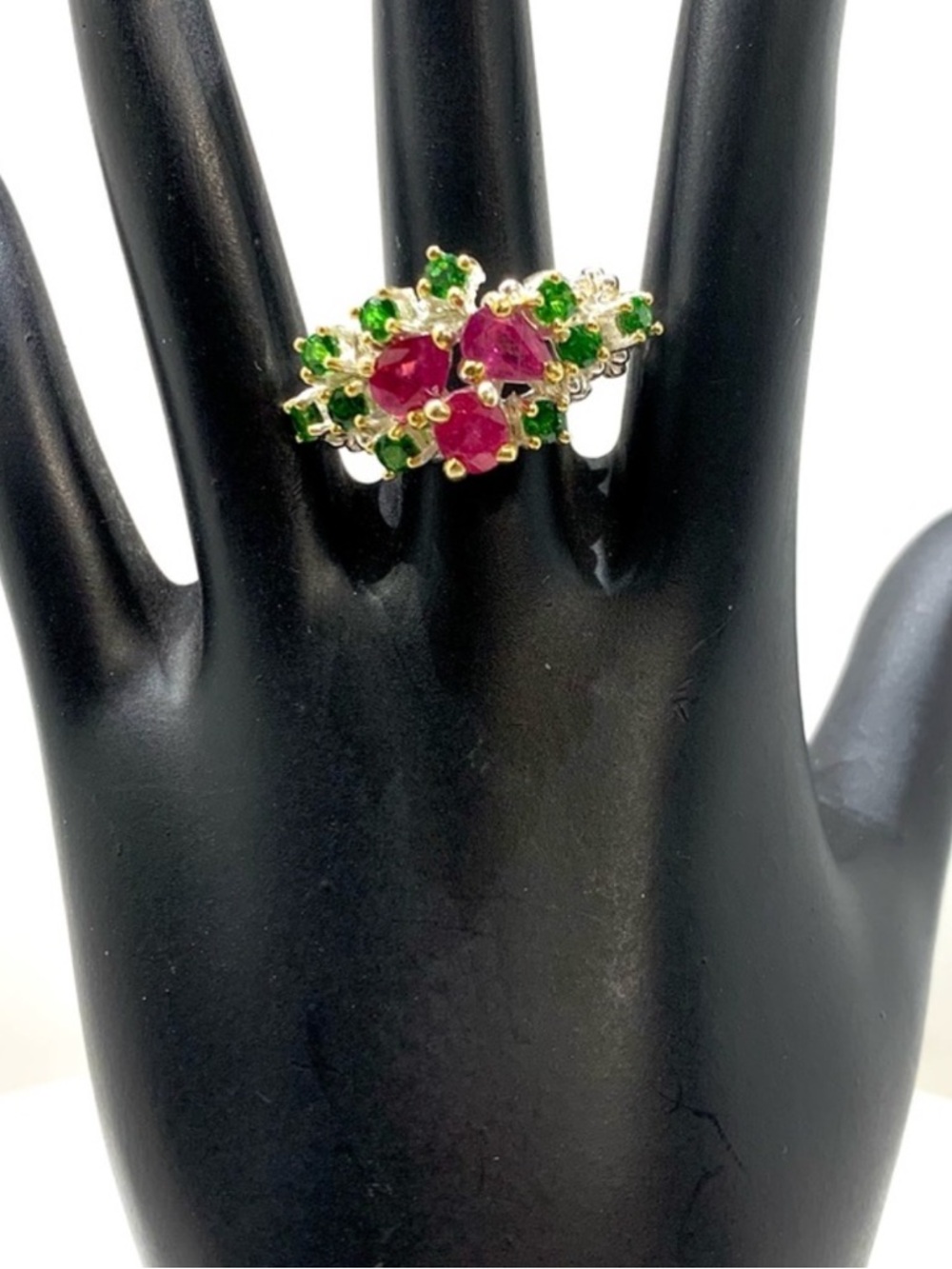 STERLING SILVER 925 CORUNDUM RUBY AND DIOPSIDE CLUSTER RING (8.75)